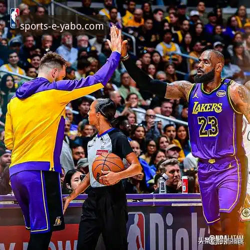 东契奇单骑闯关vs湖人团队胜利：一场进攻盛宴的两种解读